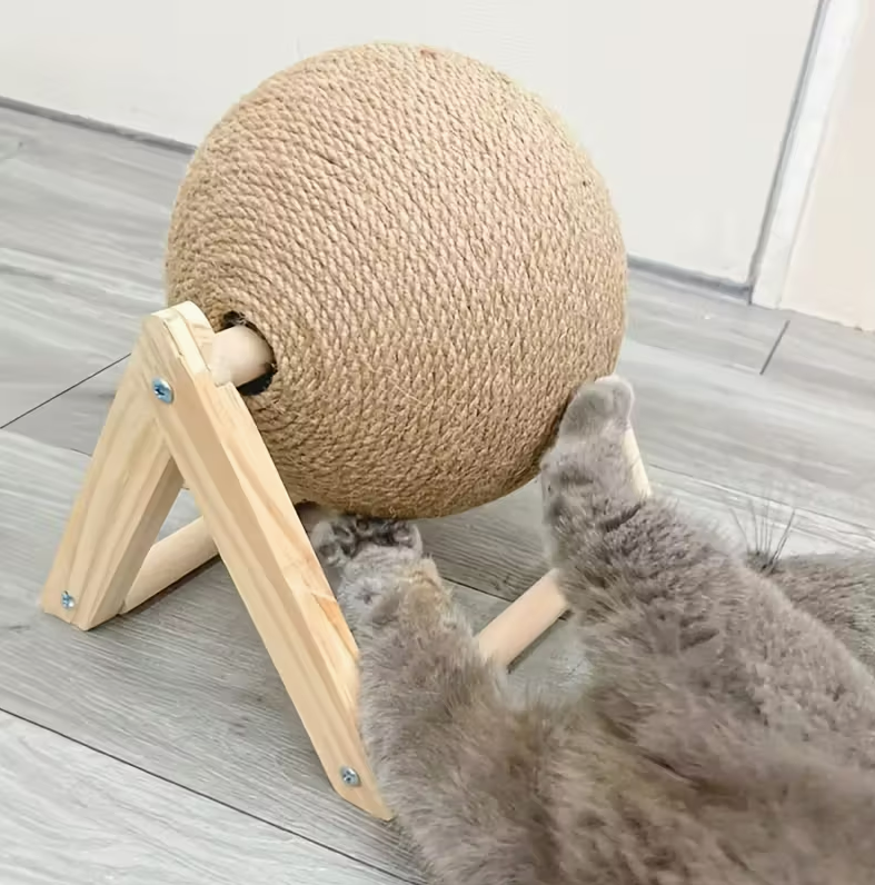 Rotating Scratching Ball 13cm